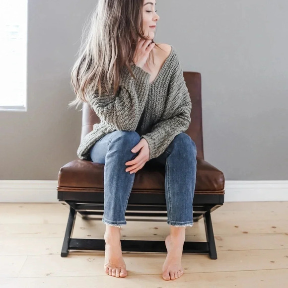 Oversized off the shoulder sweater - Picture 3 of 6